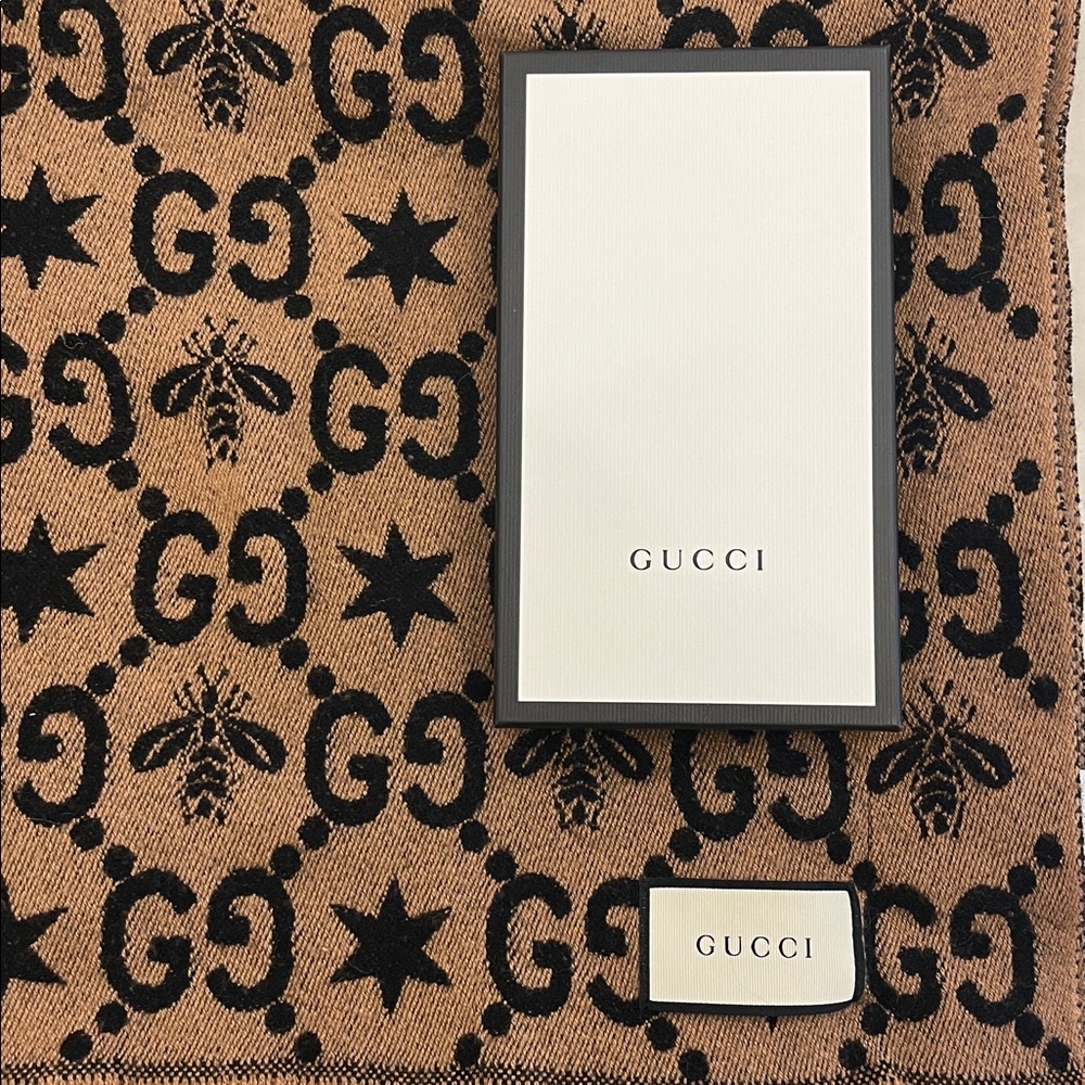 Gucci Beige GG Bee Phone Case - Picture 8 of 10